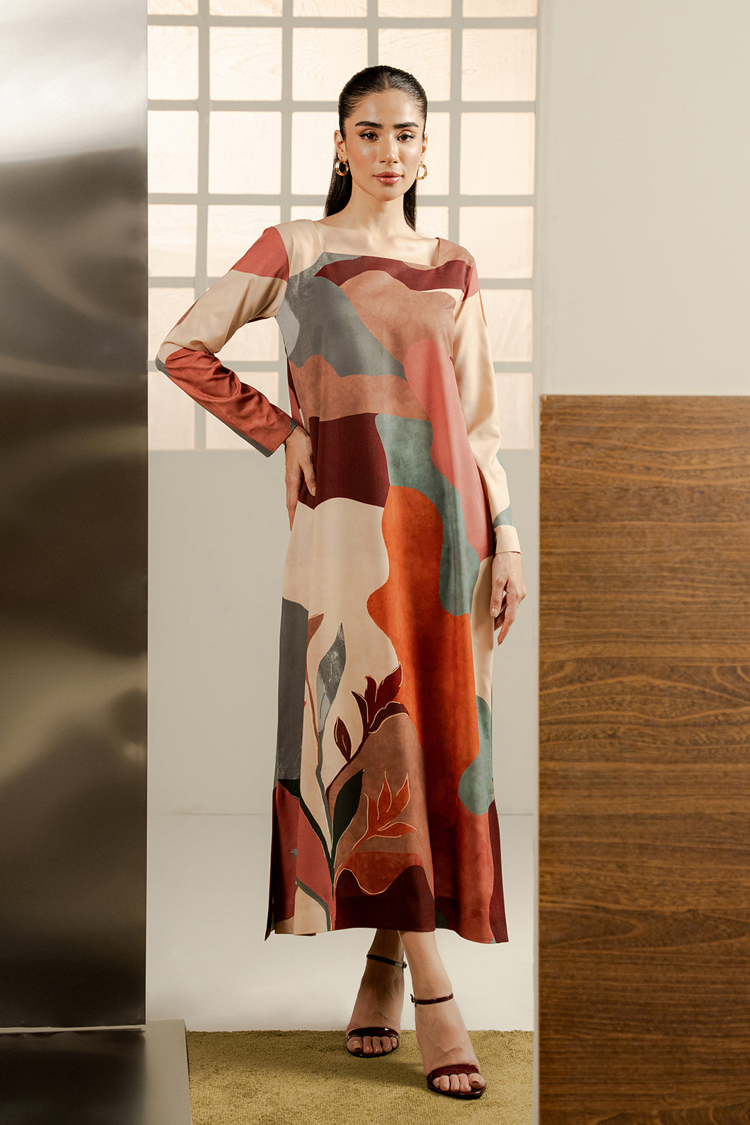 https://cdn.shopify.com/s/files/1/0611/8585/1568/files/W.FW24.289.T-1.jpg?v=1736334296