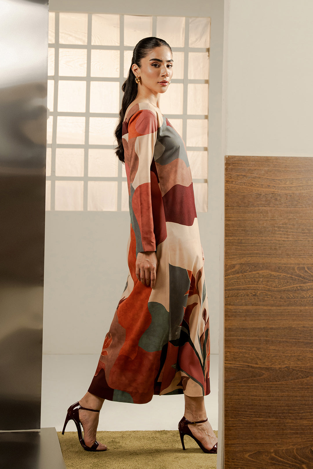 https://cdn.shopify.com/s/files/1/0611/8585/1568/files/W.FW24.289.T-3.jpg?v=1736334296