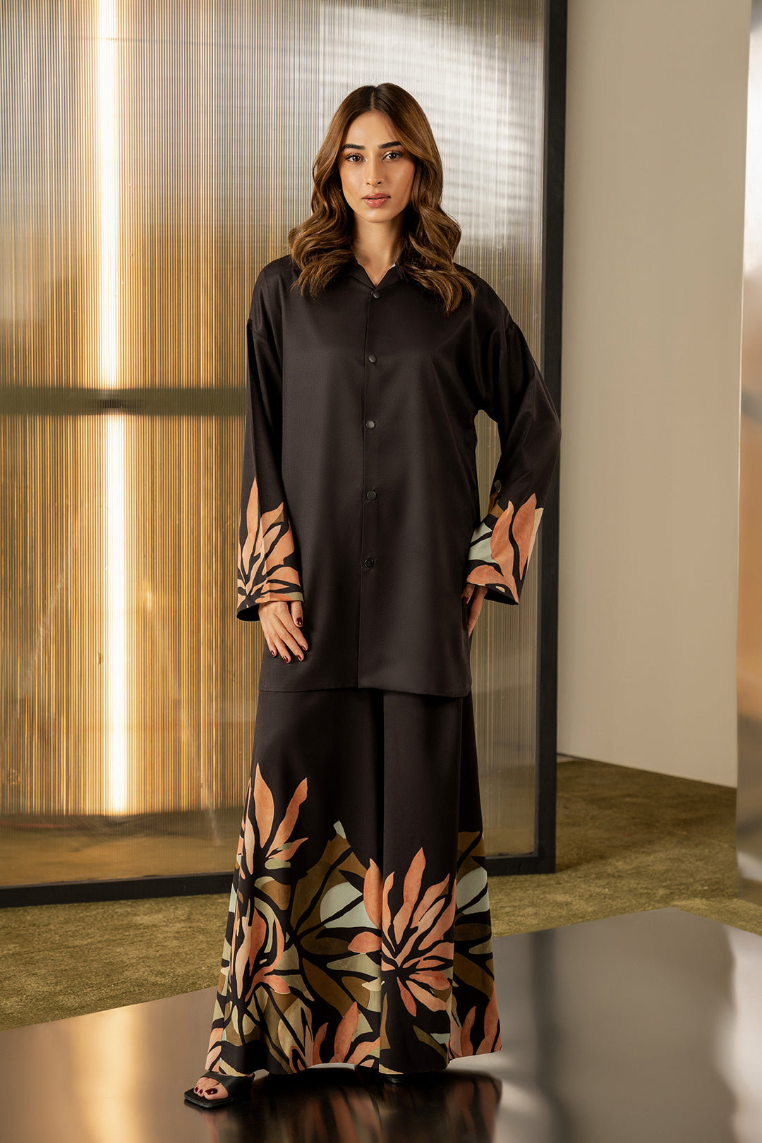 https://cdn.shopify.com/s/files/1/0611/8585/1568/files/W.FW24.290.T-1.jpg?v=1736334295