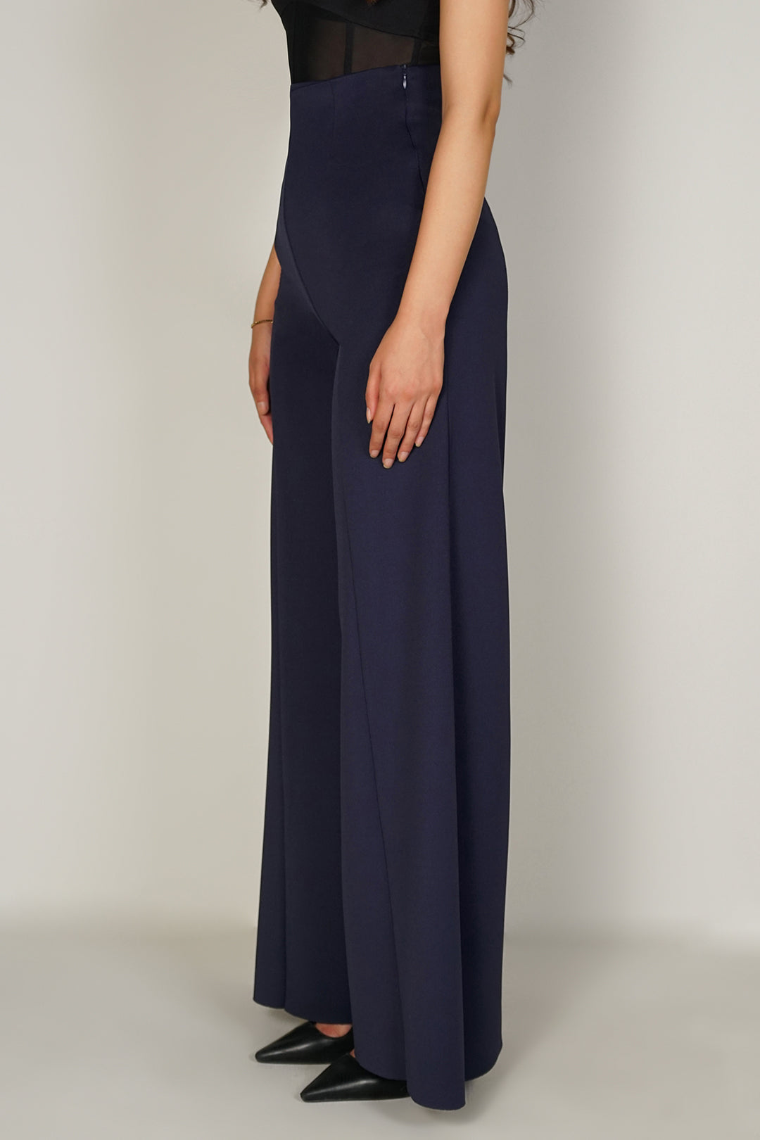 https://cdn.shopify.com/s/files/1/0611/8585/1568/files/W.FW24.295.P-1.jpg?v=1736334306