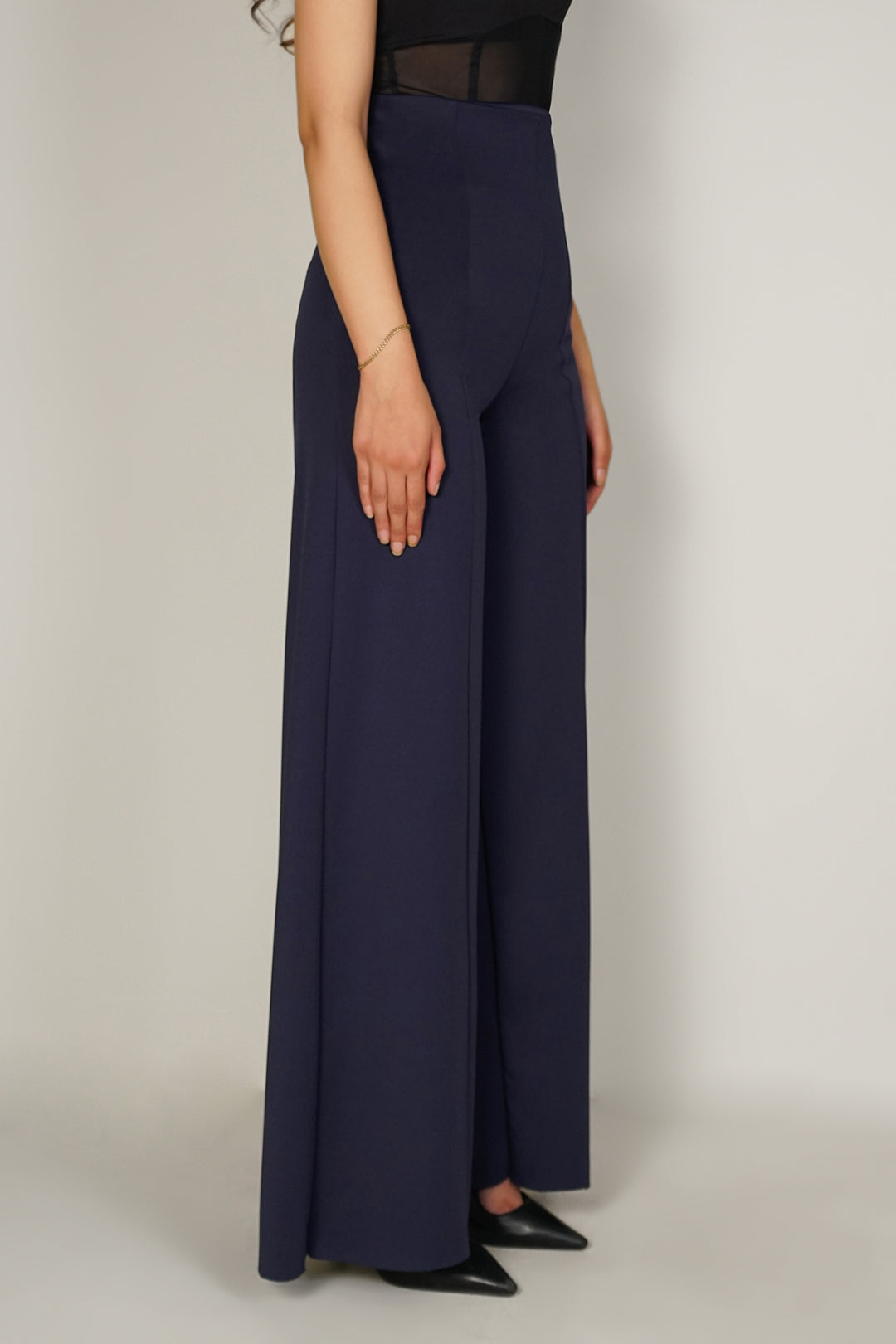 https://cdn.shopify.com/s/files/1/0611/8585/1568/files/W.FW24.295.P-2.jpg?v=1736334307