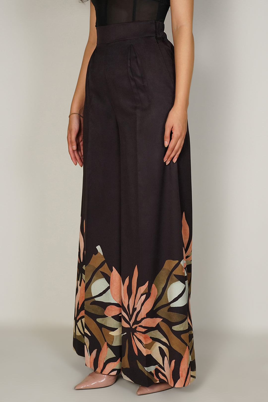 https://cdn.shopify.com/s/files/1/0611/8585/1568/files/W.FW24.297.P-1.jpg?v=1736334305
