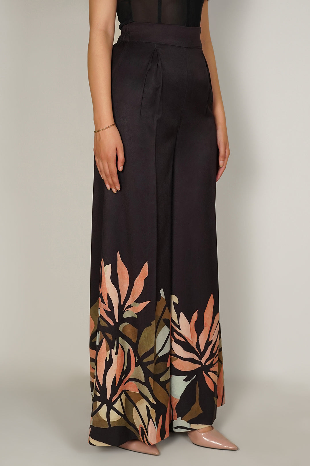 https://cdn.shopify.com/s/files/1/0611/8585/1568/files/W.FW24.297.P-2.jpg?v=1736334305