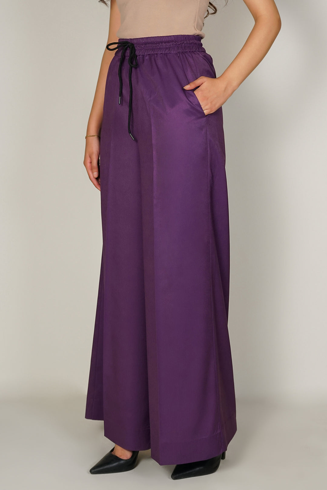 https://cdn.shopify.com/s/files/1/0611/8585/1568/files/W.FW24.299.P-1.jpg?v=1736334304