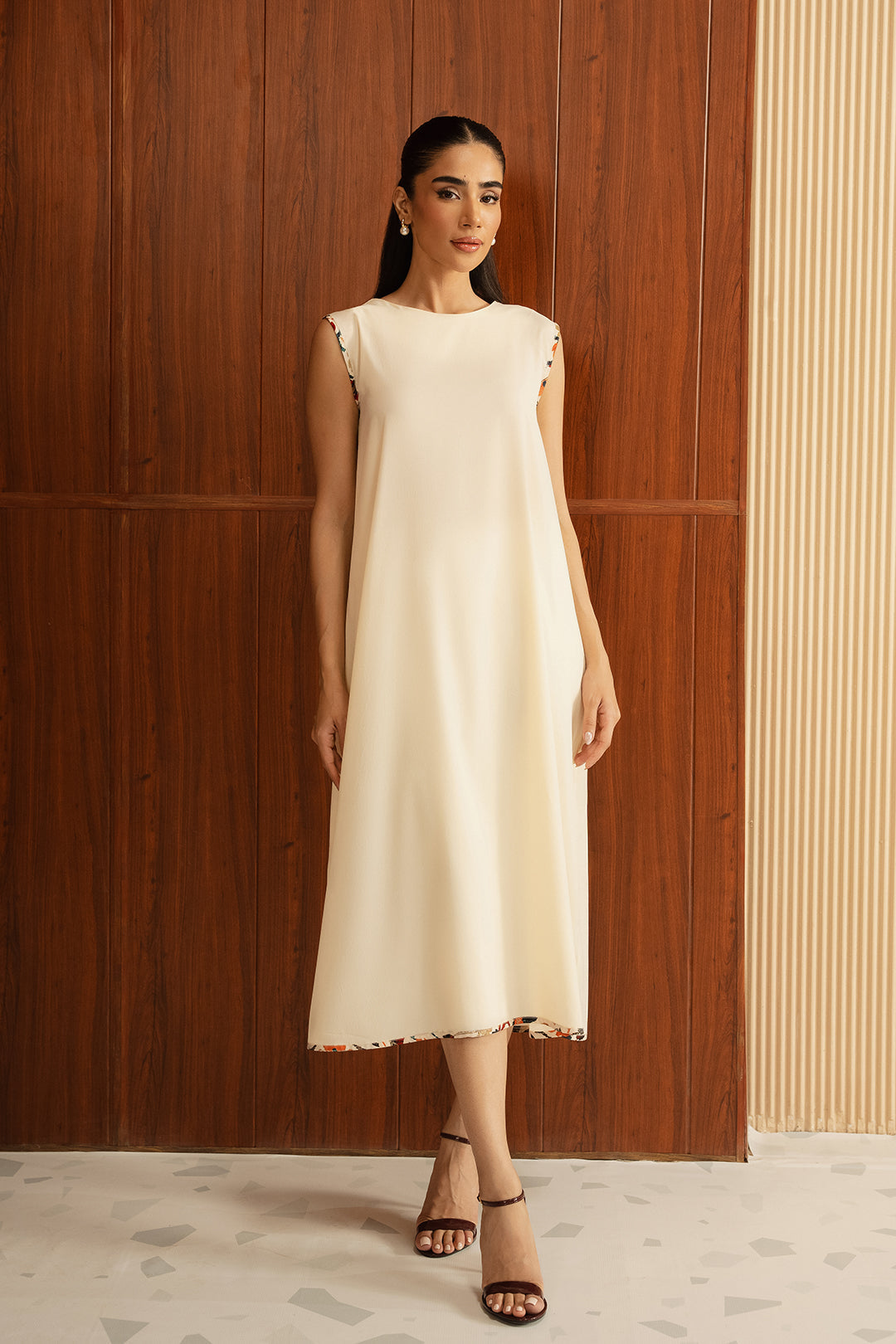https://cdn.shopify.com/s/files/1/0611/8585/1568/files/W.FW24.304.T-1.jpg?v=1736334242