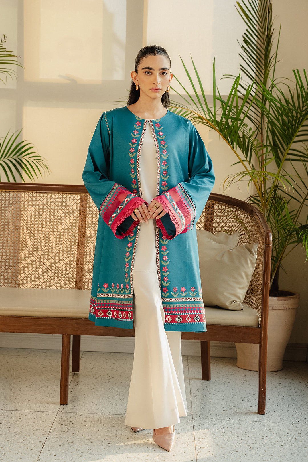 https://cdn.shopify.com/s/files/1/0611/8585/1568/files/W.FW24.320.T-1.jpg?v=1736334213