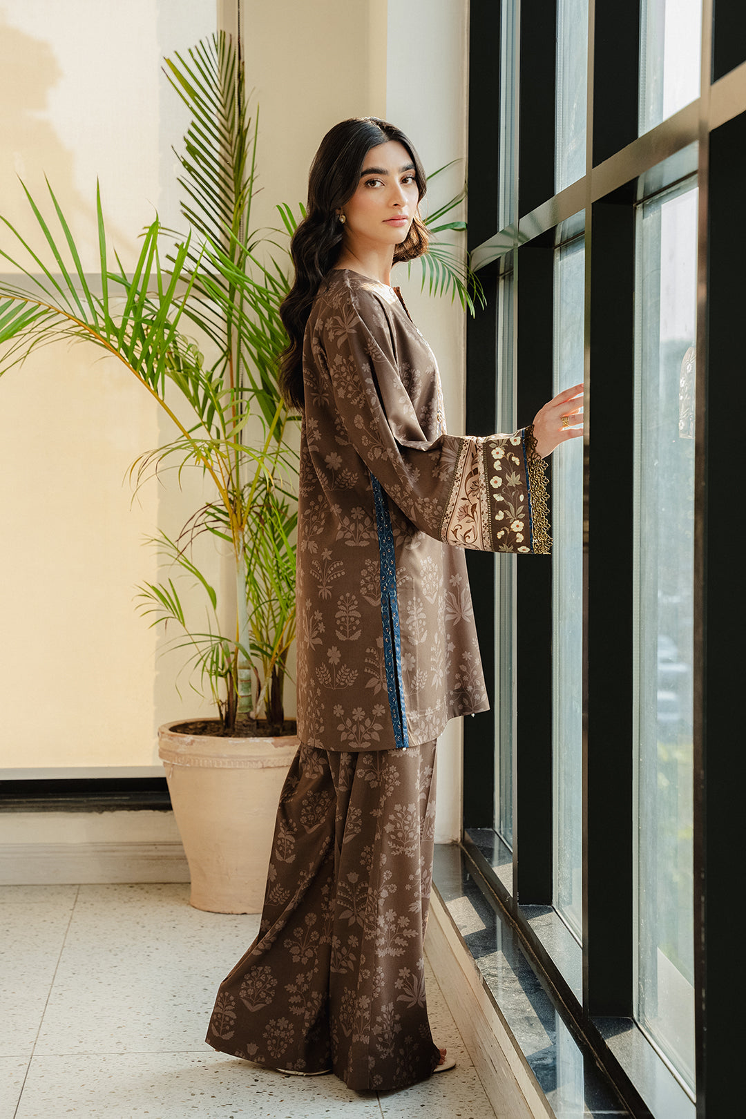 https://cdn.shopify.com/s/files/1/0611/8585/1568/files/W.FW24.321.T-3.jpg?v=1736334212