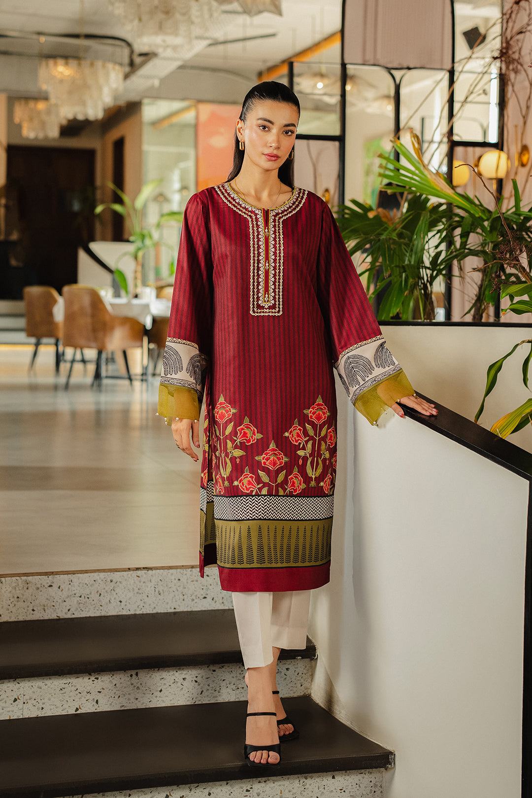https://cdn.shopify.com/s/files/1/0611/8585/1568/files/W.FW24.326.T-1.jpg?v=1736334206
