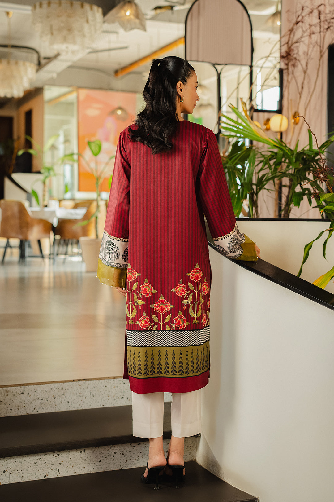https://cdn.shopify.com/s/files/1/0611/8585/1568/files/W.FW24.326.T-4.jpg?v=1736334206