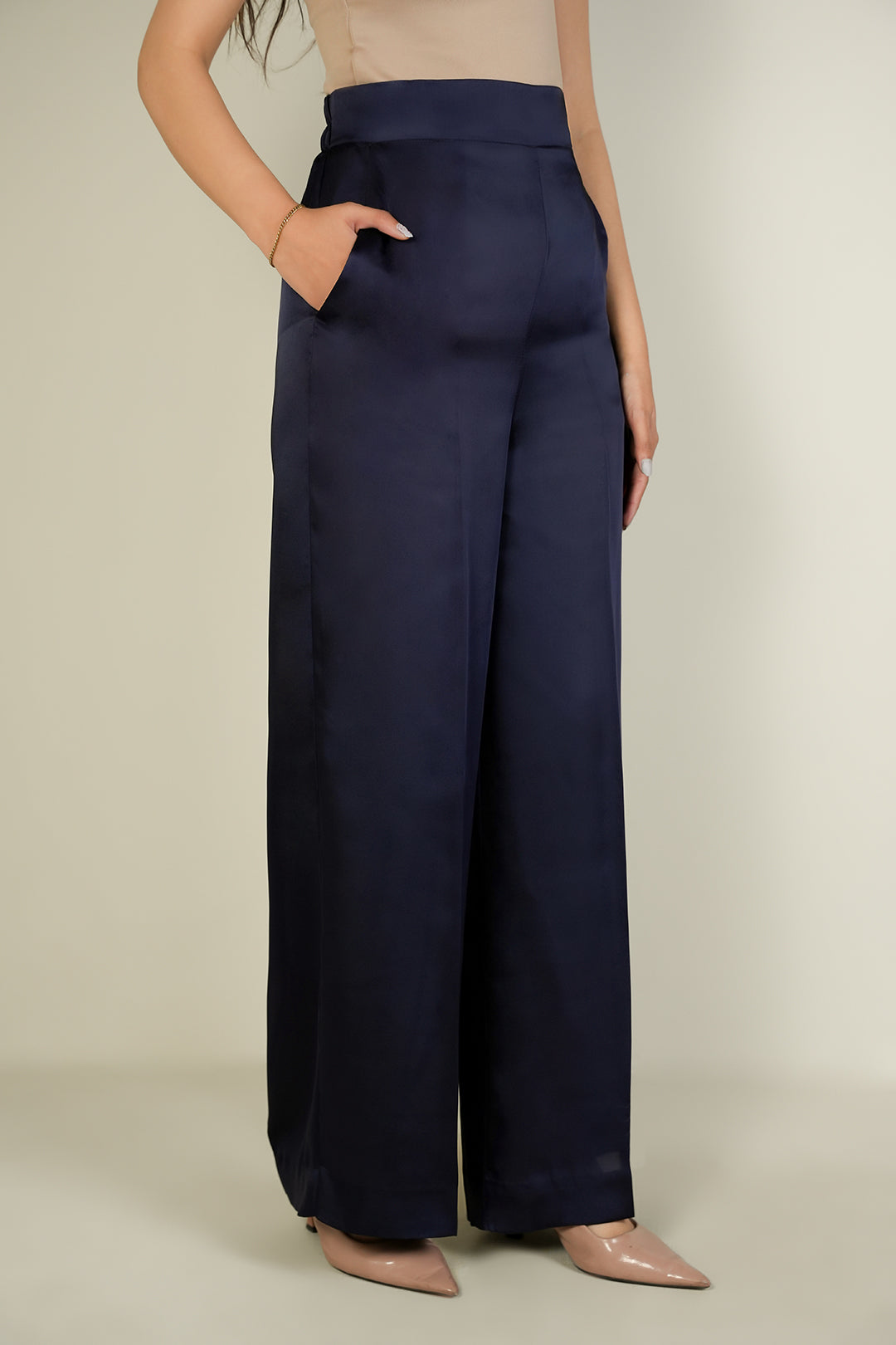https://cdn.shopify.com/s/files/1/0611/8585/1568/files/W.FW24.329.P-2.jpg?v=1736334220
