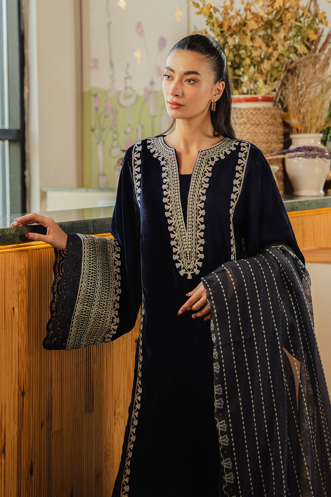 https://cdn.shopify.com/s/files/1/0611/8585/1568/files/W.FW24.358.T-4.jpg?v=1736334228