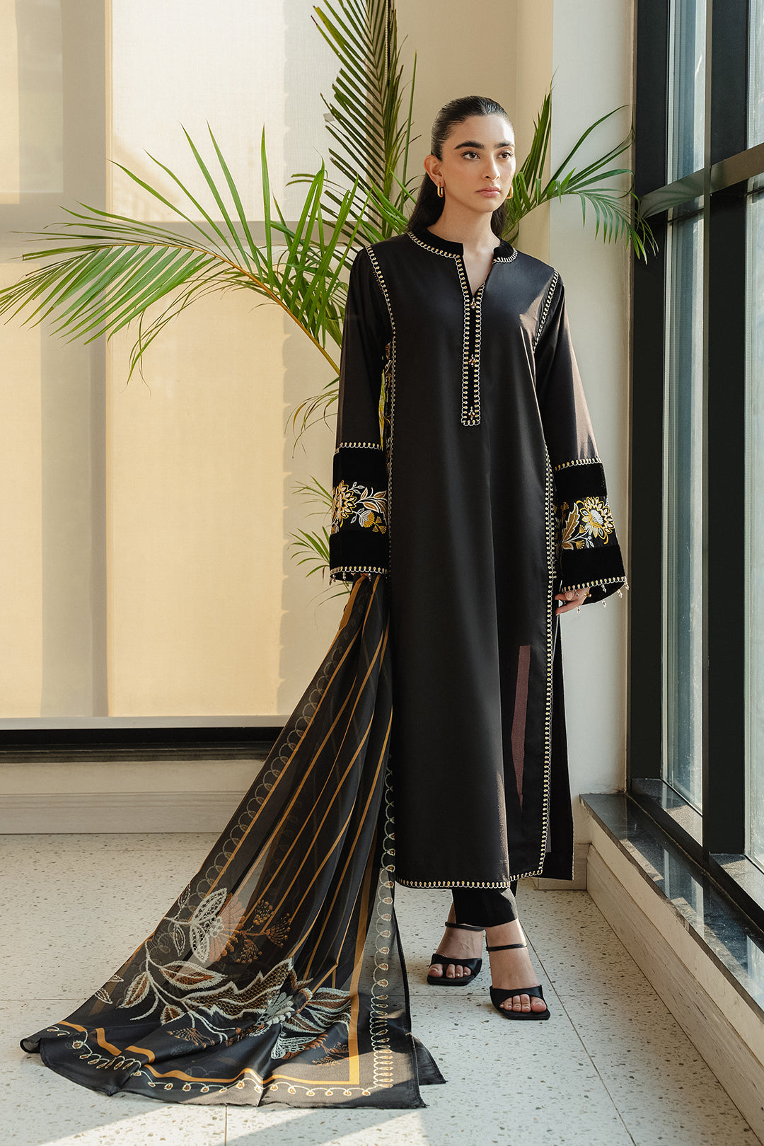 https://cdn.shopify.com/s/files/1/0611/8585/1568/files/W.FW24.359.T-4.jpg?v=1736334227
