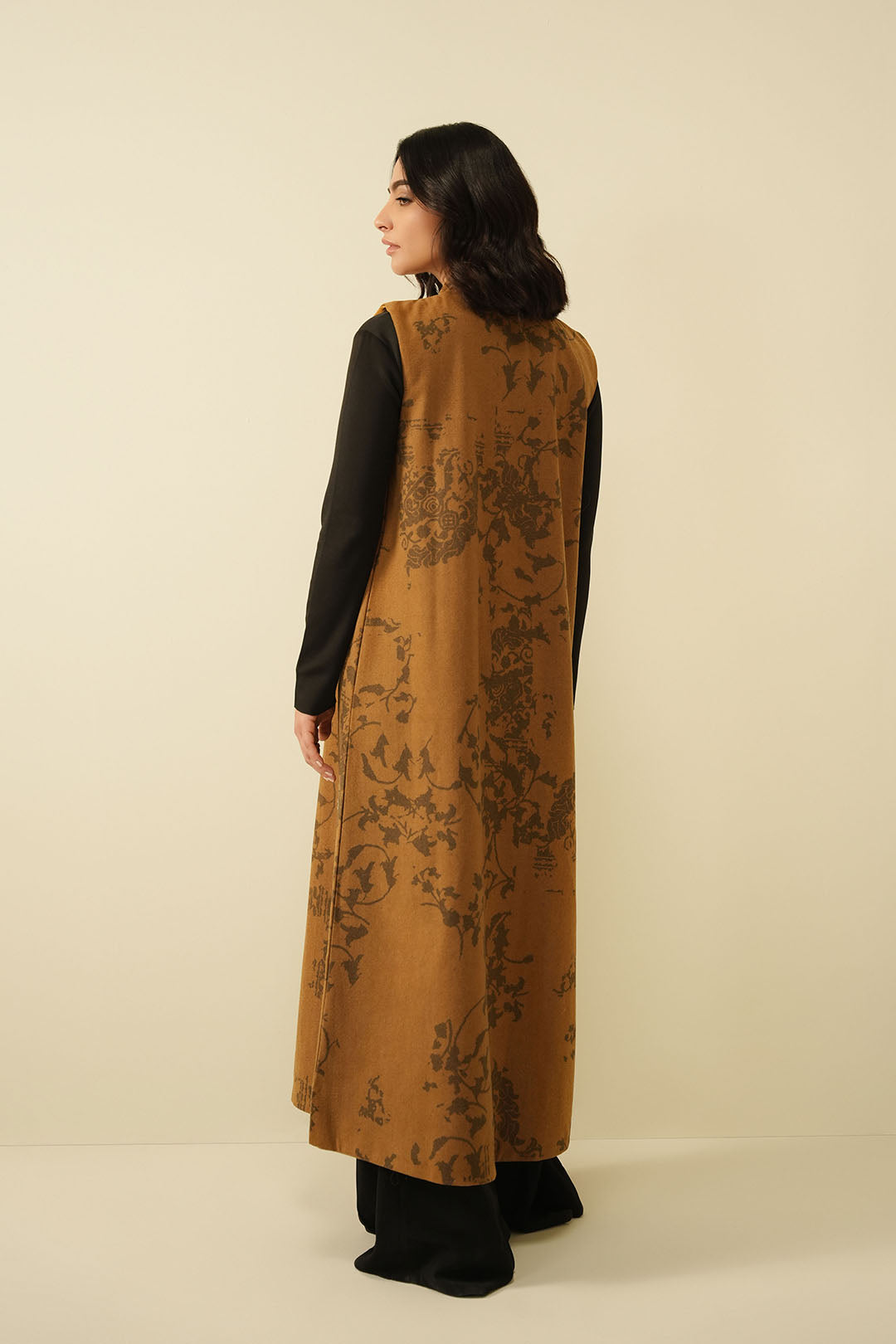 https://cdn.shopify.com/s/files/1/0611/8585/1568/files/W.FW24.377.T-4.jpg?v=1738652860
