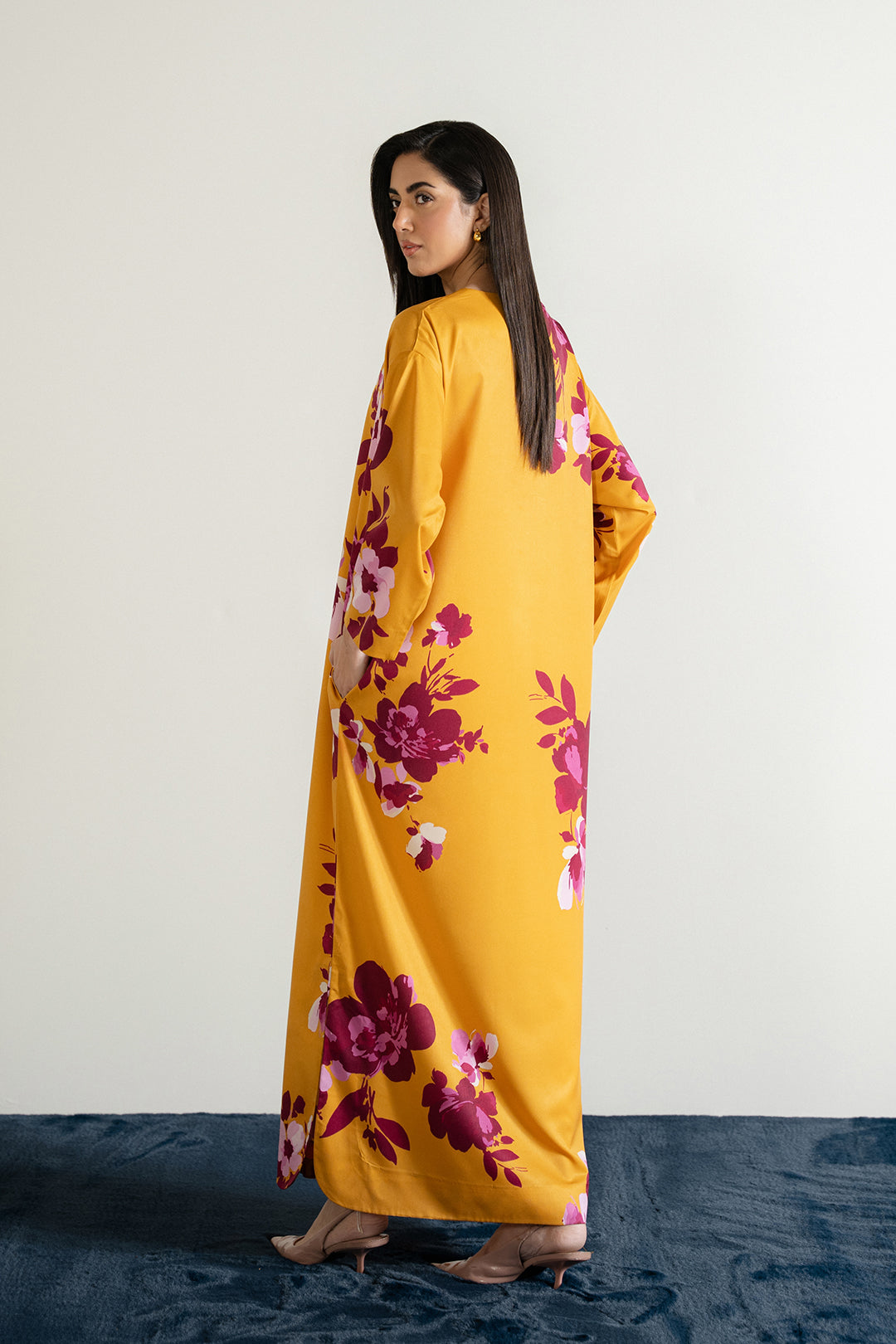 https://cdn.shopify.com/s/files/1/0611/8585/1568/files/W.FW25.001.T-4.jpg?v=1736334201