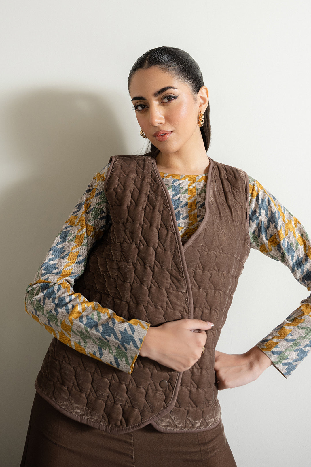 https://cdn.shopify.com/s/files/1/0611/8585/1568/files/W.FW25.015.T-2.jpg?v=1736334182