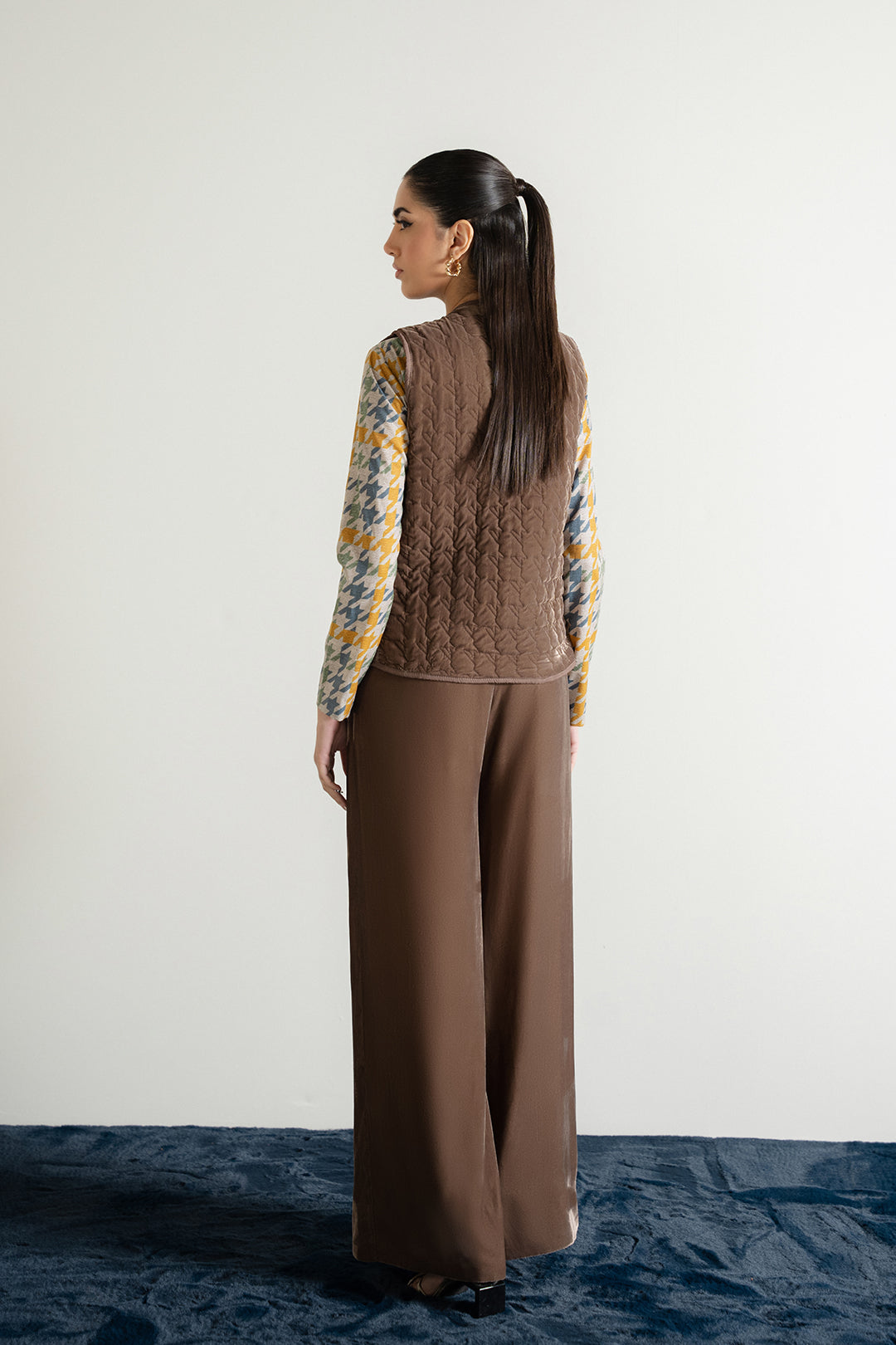 https://cdn.shopify.com/s/files/1/0611/8585/1568/files/W.FW25.015.T-4.jpg?v=1736334182