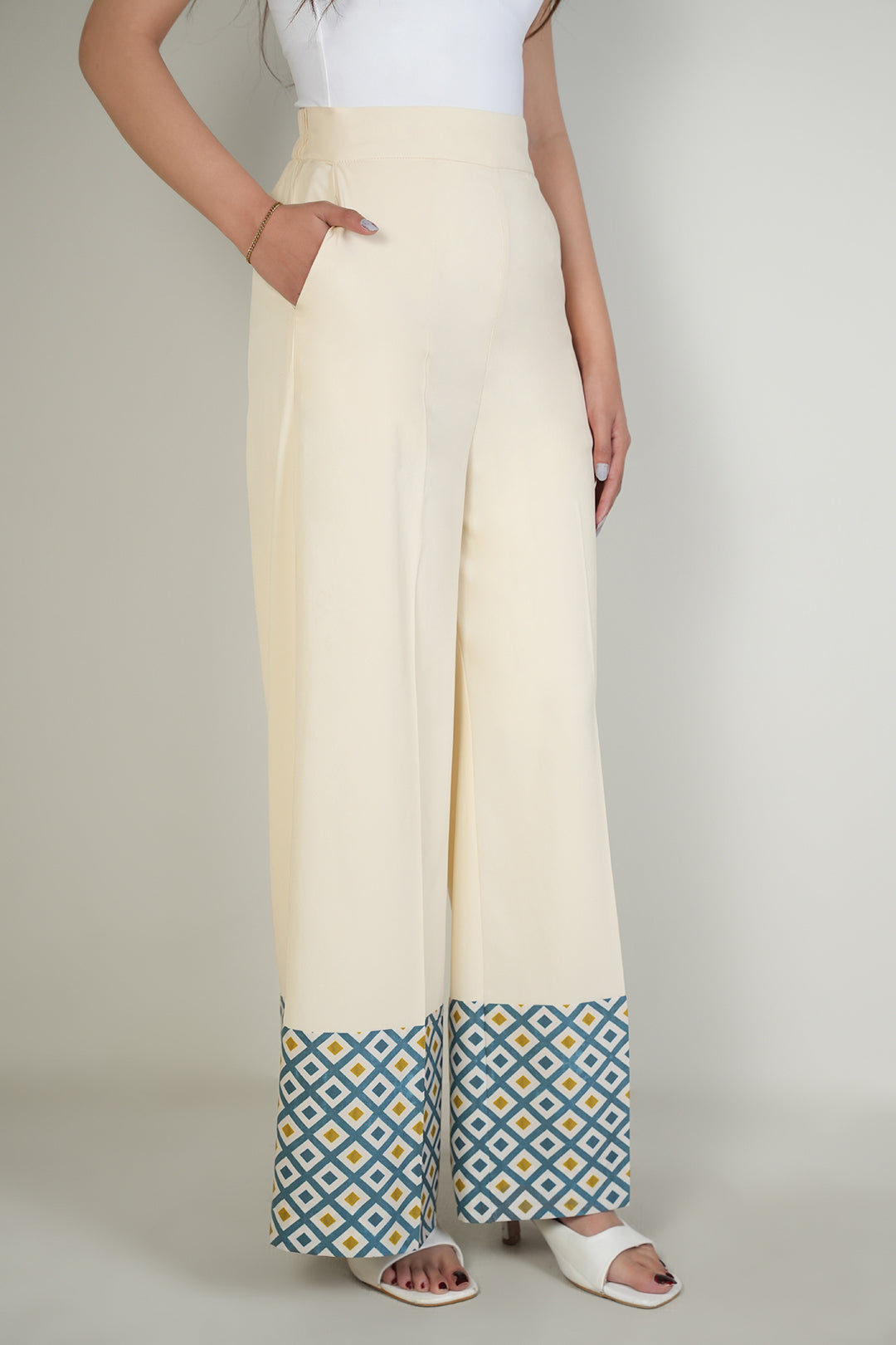 https://cdn.shopify.com/s/files/1/0611/8585/1568/files/W.FW25.019.P-2.jpg?v=1736334205