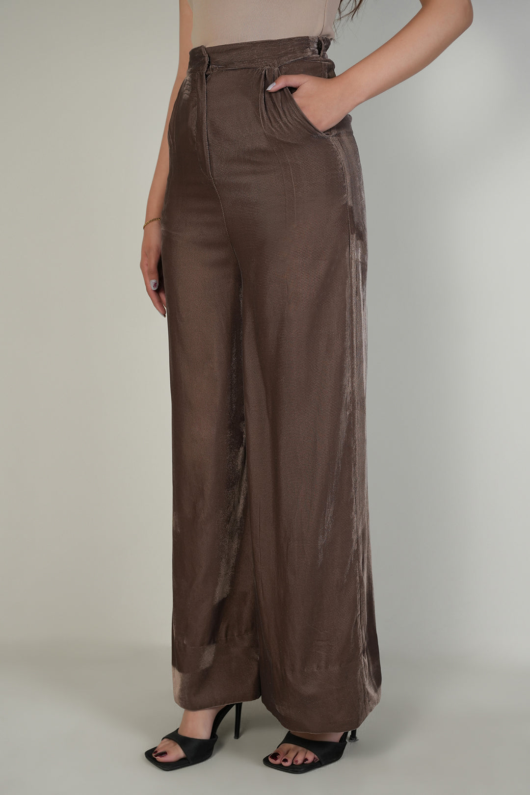 https://cdn.shopify.com/s/files/1/0611/8585/1568/files/W.FW25.022.P-1.jpg?v=1736334202