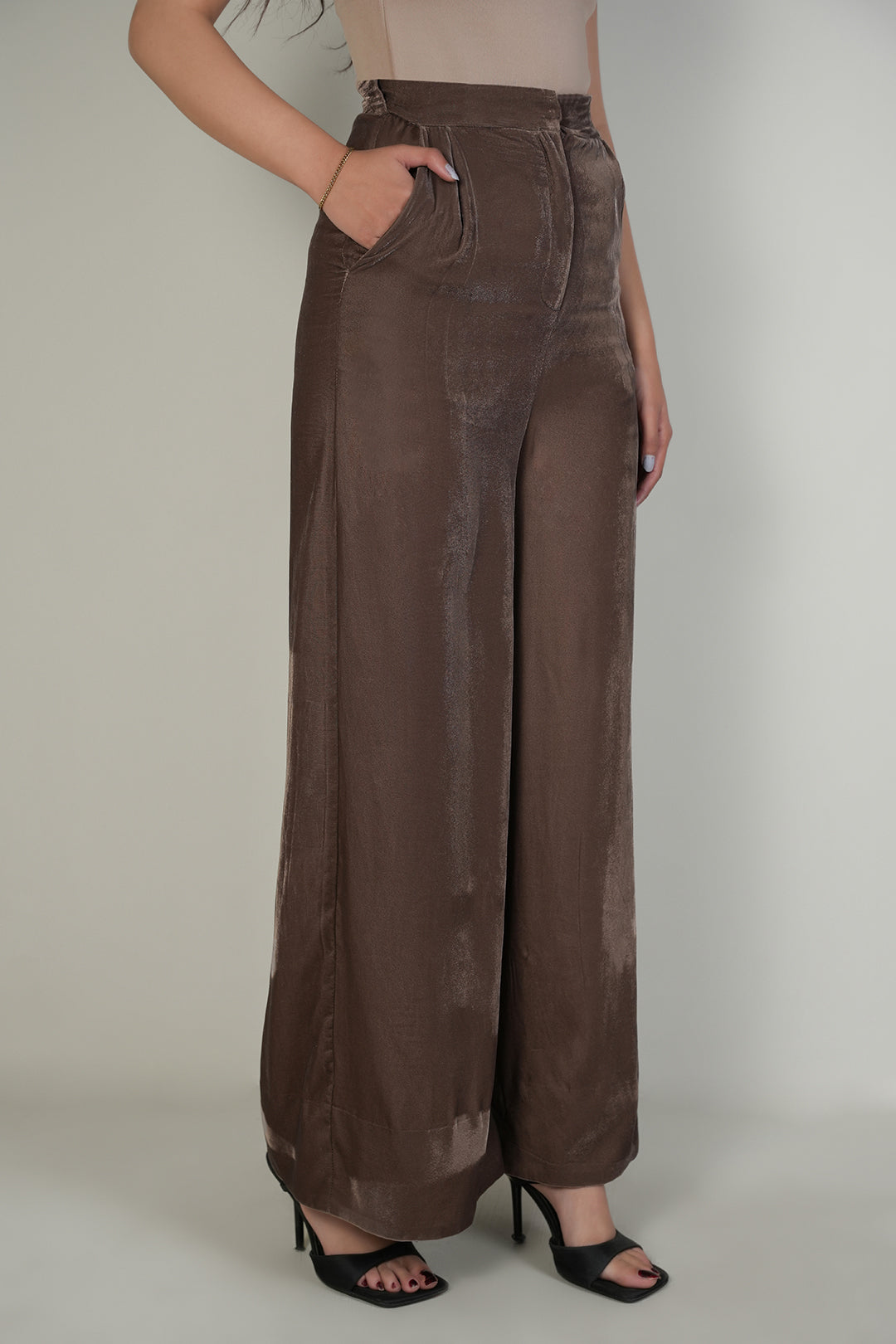 https://cdn.shopify.com/s/files/1/0611/8585/1568/files/W.FW25.022.P-2.jpg?v=1736334203