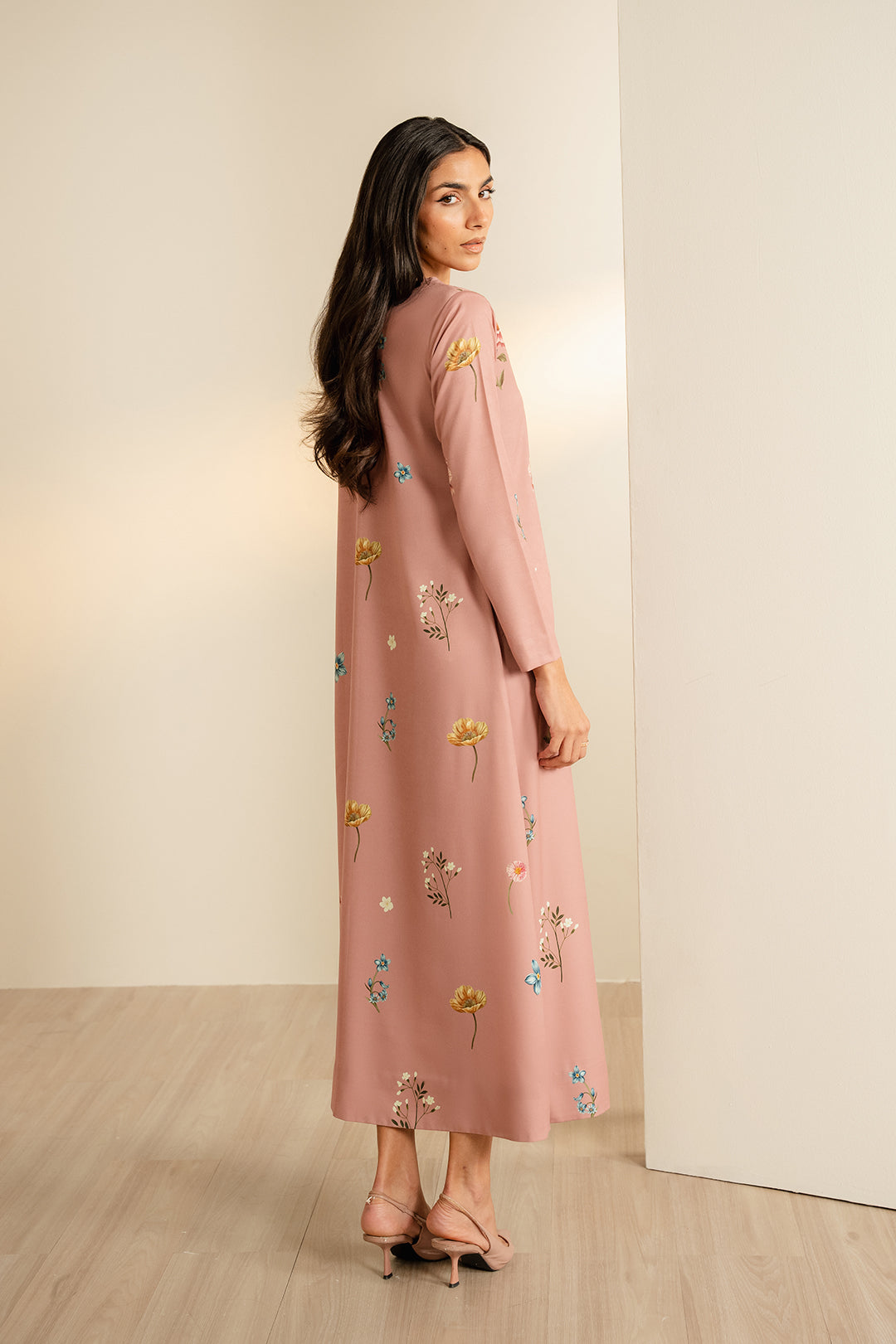 https://cdn.shopify.com/s/files/1/0611/8585/1568/files/W.FW25.027.T-4.jpg?v=1737630750