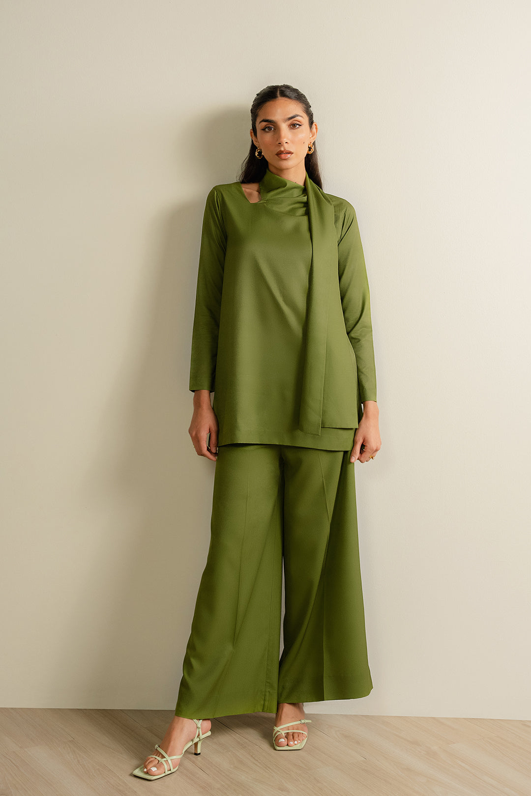 https://cdn.shopify.com/s/files/1/0611/8585/1568/files/W.FW25.028.T-1.jpg?v=1737630761