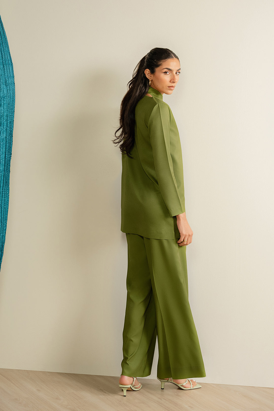 https://cdn.shopify.com/s/files/1/0611/8585/1568/files/W.FW25.028.T-4.jpg?v=1737630761