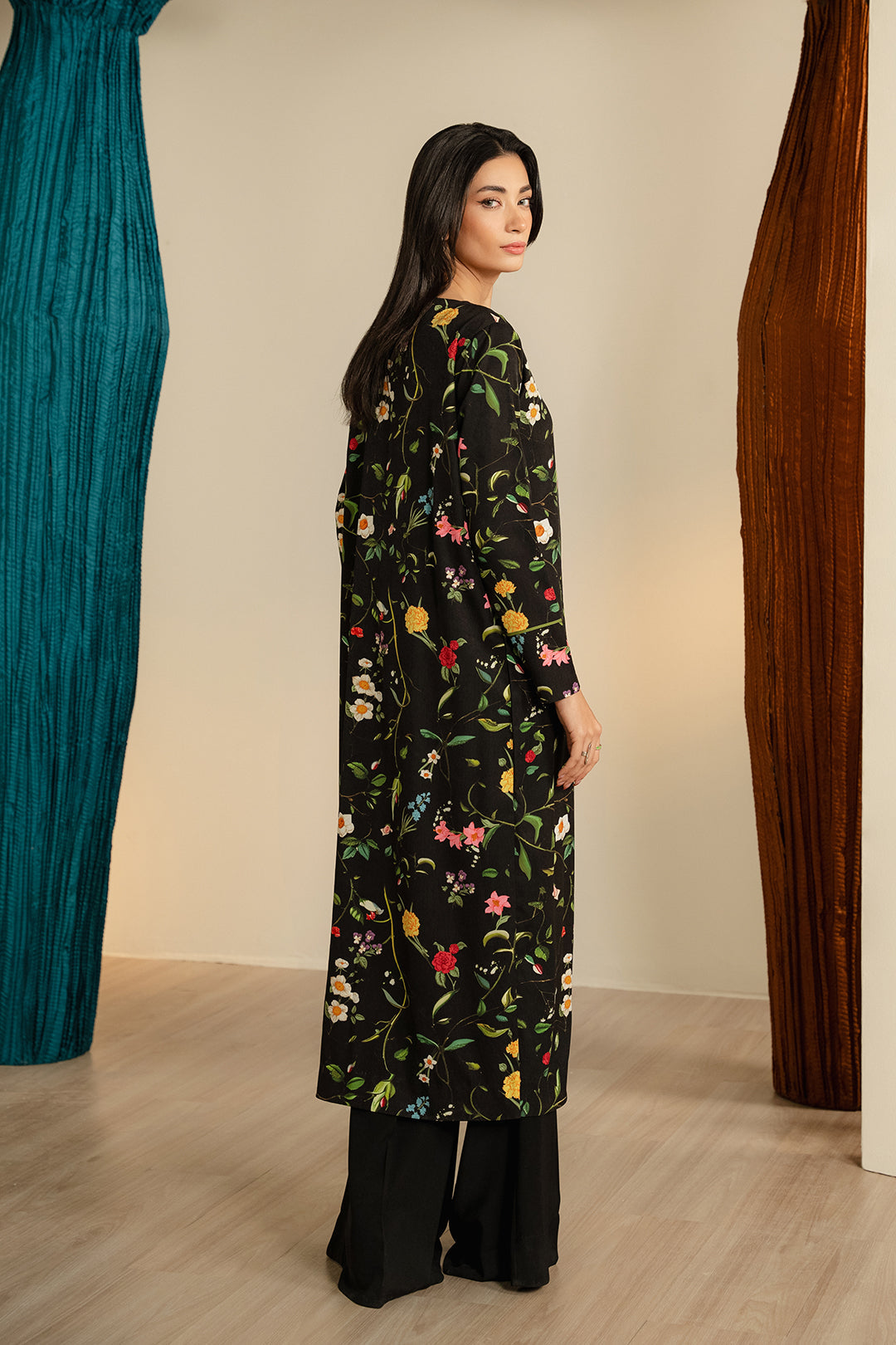 https://cdn.shopify.com/s/files/1/0611/8585/1568/files/W.FW25.029.T-4.jpg?v=1737630781