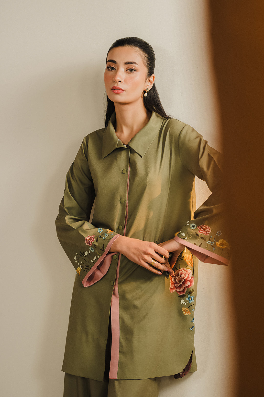 https://cdn.shopify.com/s/files/1/0611/8585/1568/files/W.FW25.031.T-2.jpg?v=1737630800