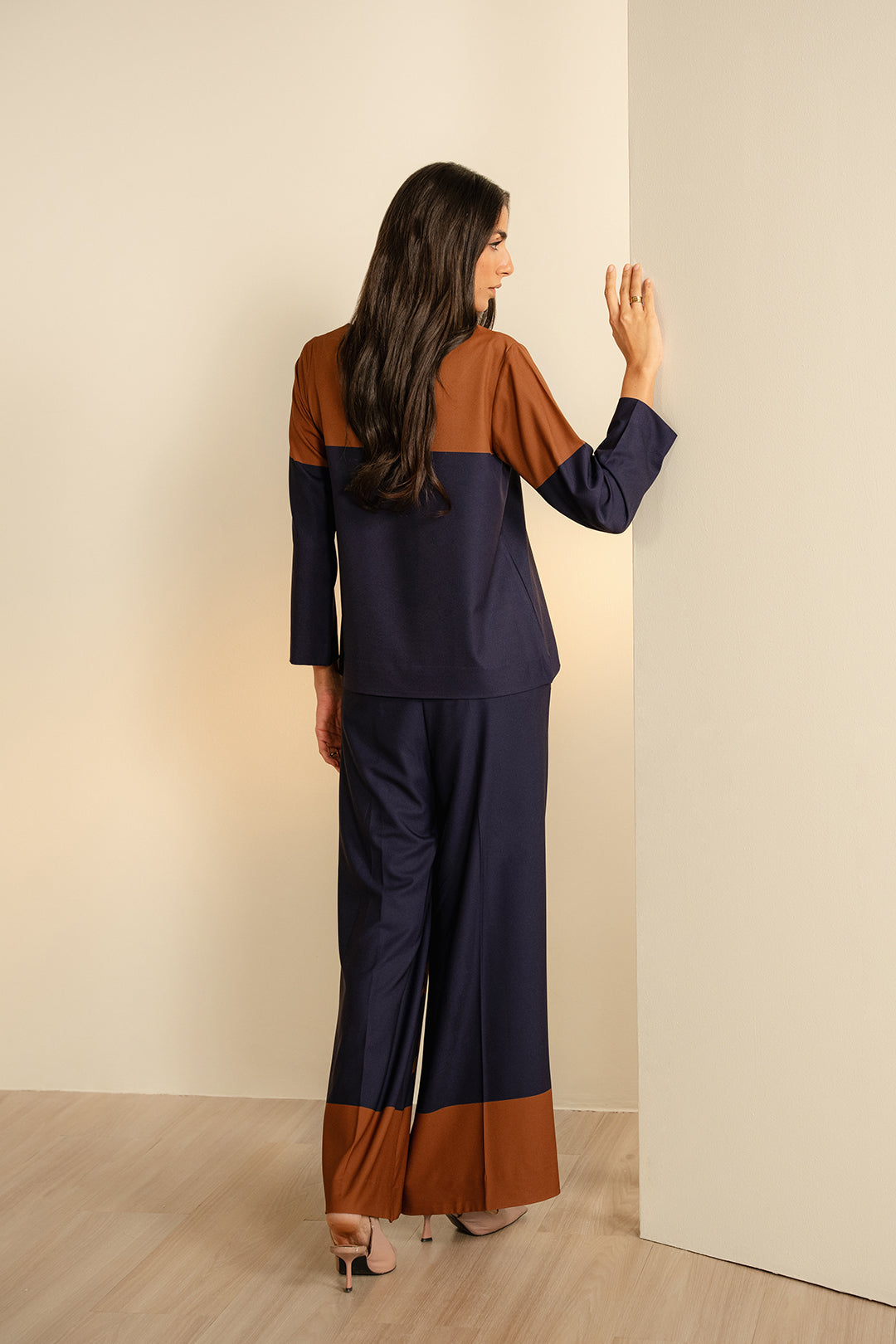 https://cdn.shopify.com/s/files/1/0611/8585/1568/files/W.FW25.033.T-4.jpg?v=1737630823