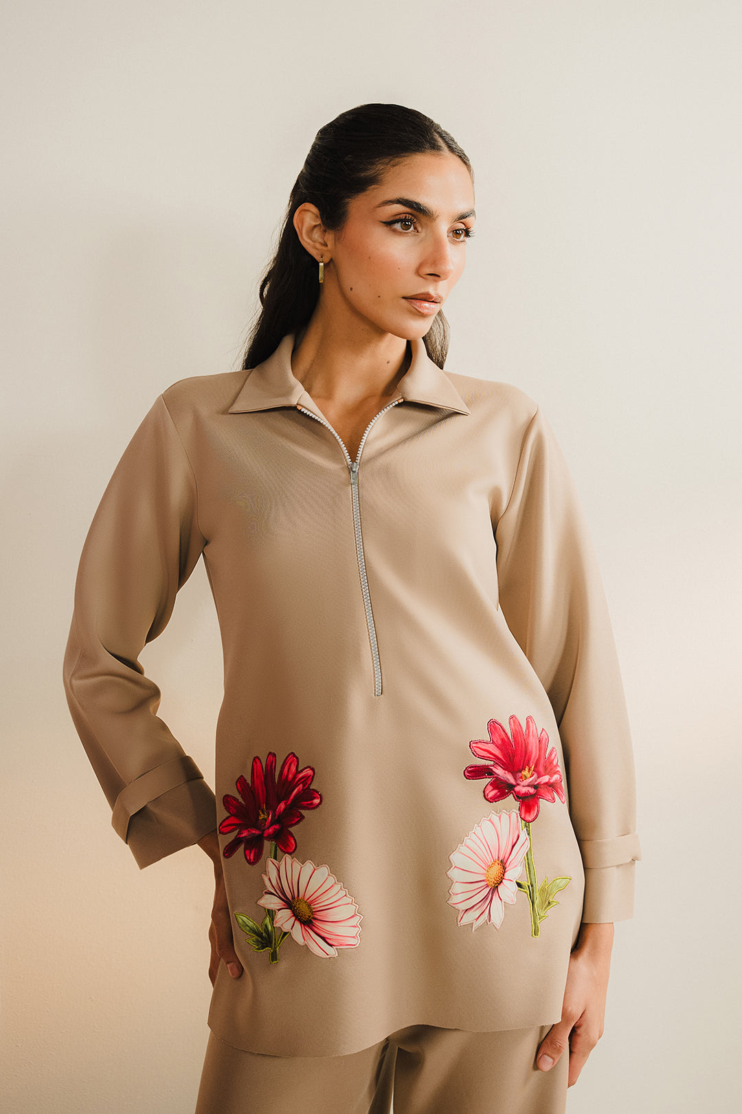 https://cdn.shopify.com/s/files/1/0611/8585/1568/files/W.FW25.035.T-2.jpg?v=1737630872