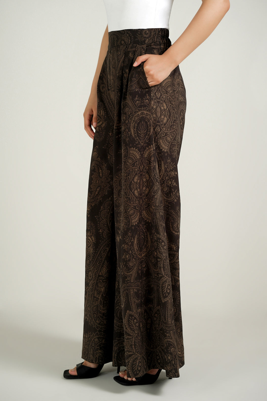 https://cdn.shopify.com/s/files/1/0611/8585/1568/files/W.FW25.074.P-1.jpg?v=1760680108