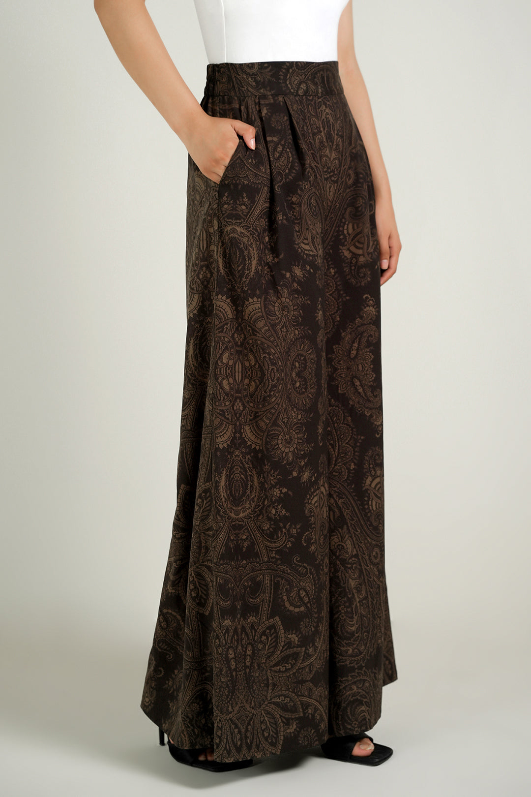 https://cdn.shopify.com/s/files/1/0611/8585/1568/files/W.FW25.074.P-2.jpg?v=1760680109
