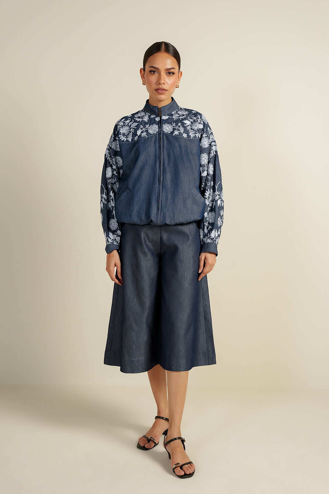 https://cdn.shopify.com/s/files/1/0611/8585/1568/files/W.FW25.092.T-1.jpg?v=1760081663