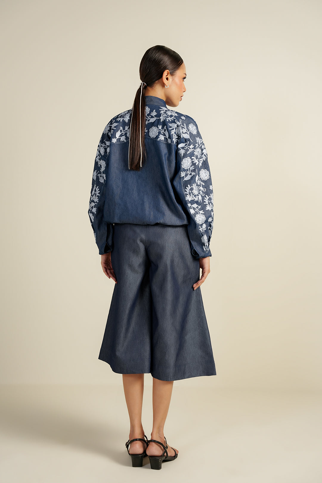 https://cdn.shopify.com/s/files/1/0611/8585/1568/files/W.FW25.092.T-4.jpg?v=1760081663