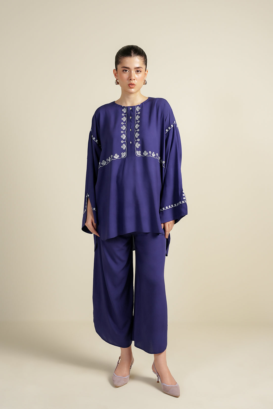 https://cdn.shopify.com/s/files/1/0611/8585/1568/files/W.FW25.095.T-1.jpg?v=1760081688