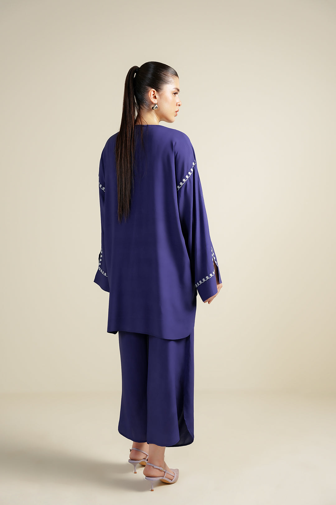 https://cdn.shopify.com/s/files/1/0611/8585/1568/files/W.FW25.095.T-4.jpg?v=1760081688