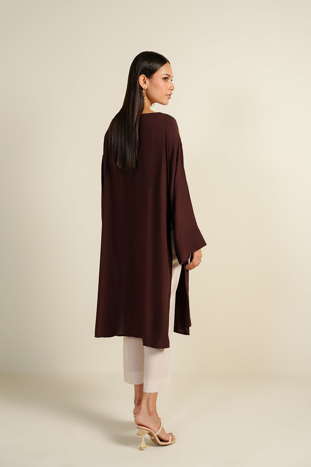 https://cdn.shopify.com/s/files/1/0611/8585/1568/files/W.FW25.096.T-4.jpg?v=1760081707