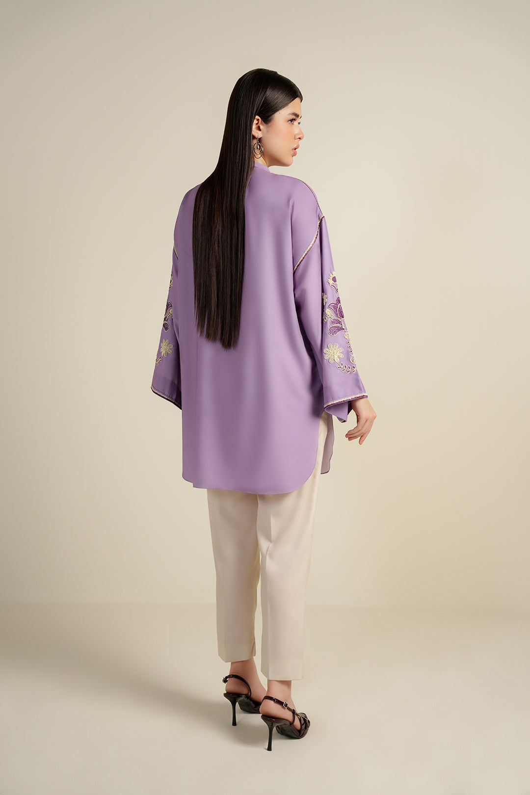 https://cdn.shopify.com/s/files/1/0611/8585/1568/files/W.FW25.098.T-4.jpg?v=1760081729