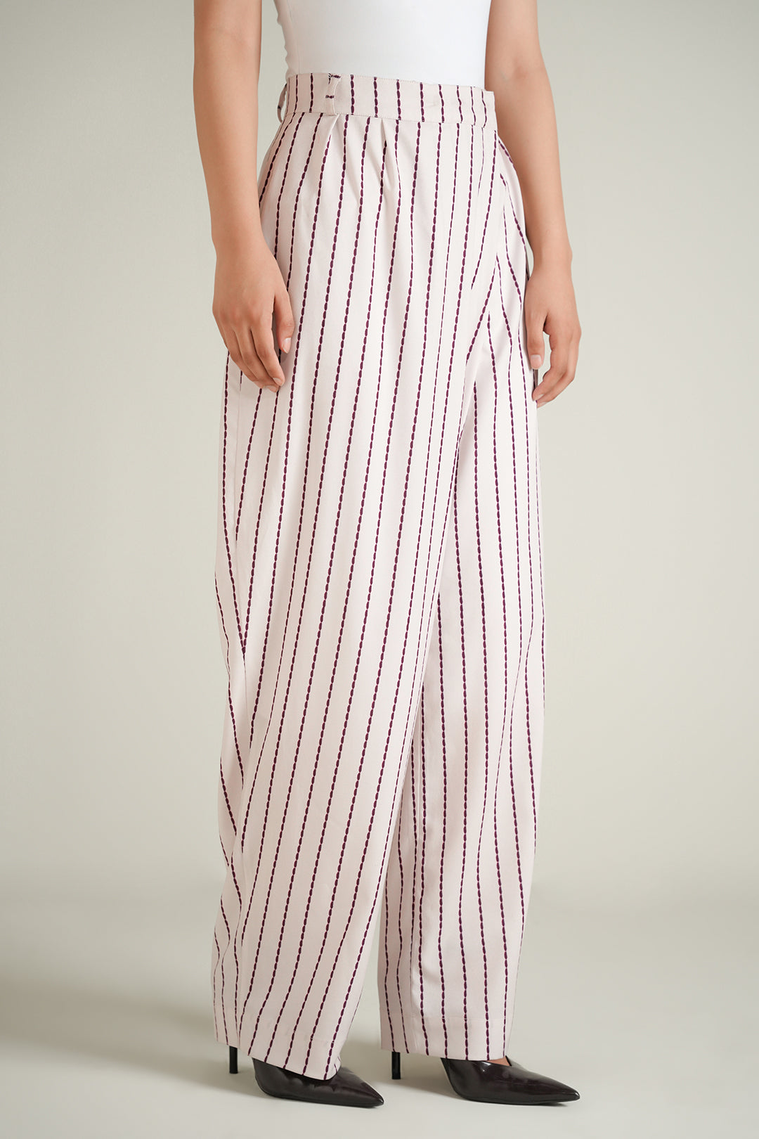 https://cdn.shopify.com/s/files/1/0611/8585/1568/files/W.FW25.105.P-4.jpg?v=1760081801