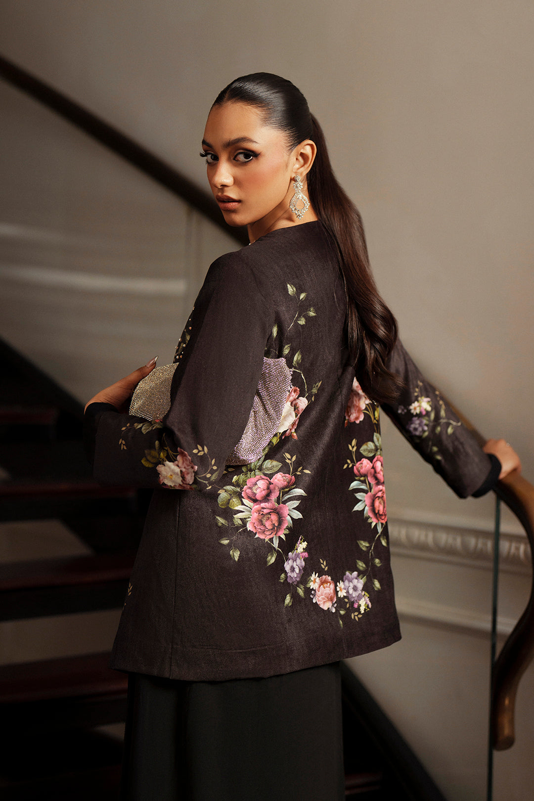 https://cdn.shopify.com/s/files/1/0611/8585/1568/files/W.FW25.124.T-4.jpg?v=1762500567
