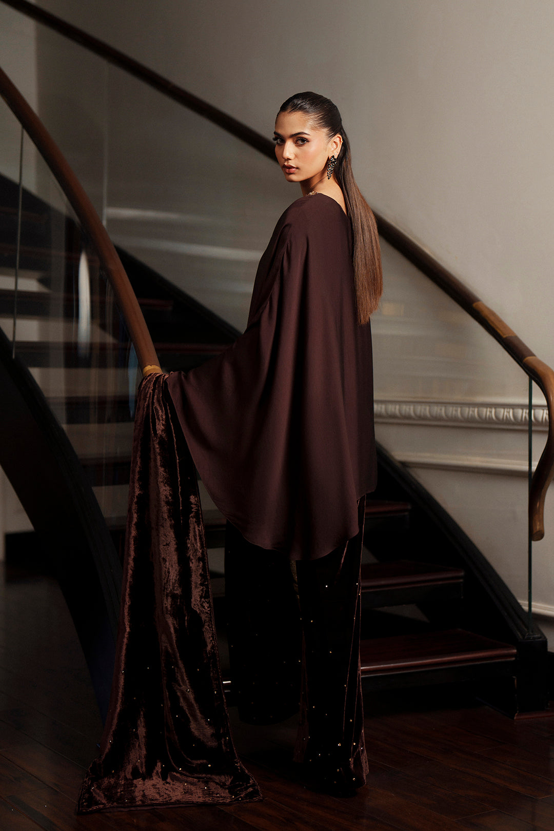https://cdn.shopify.com/s/files/1/0611/8585/1568/files/W.FW25.129.T-4.jpg?v=1762500638