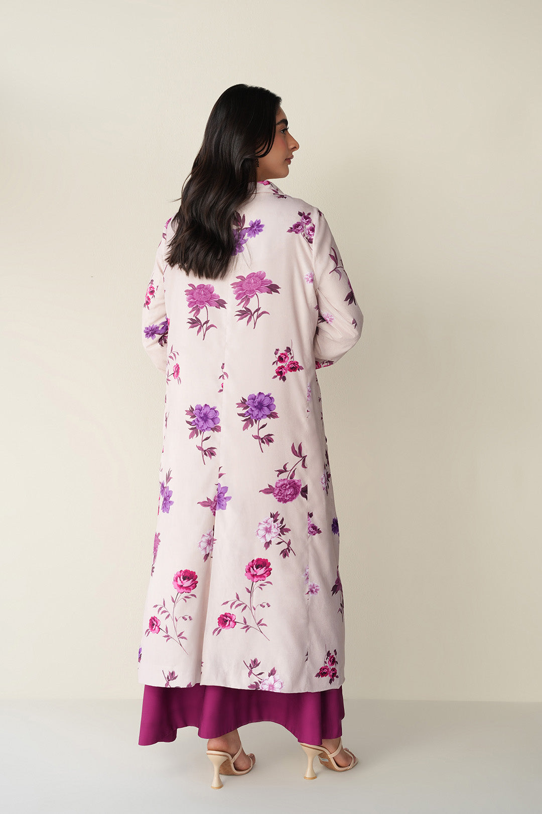 https://cdn.shopify.com/s/files/1/0611/8585/1568/files/W.FW25.138.T-4.jpg?v=1761204204