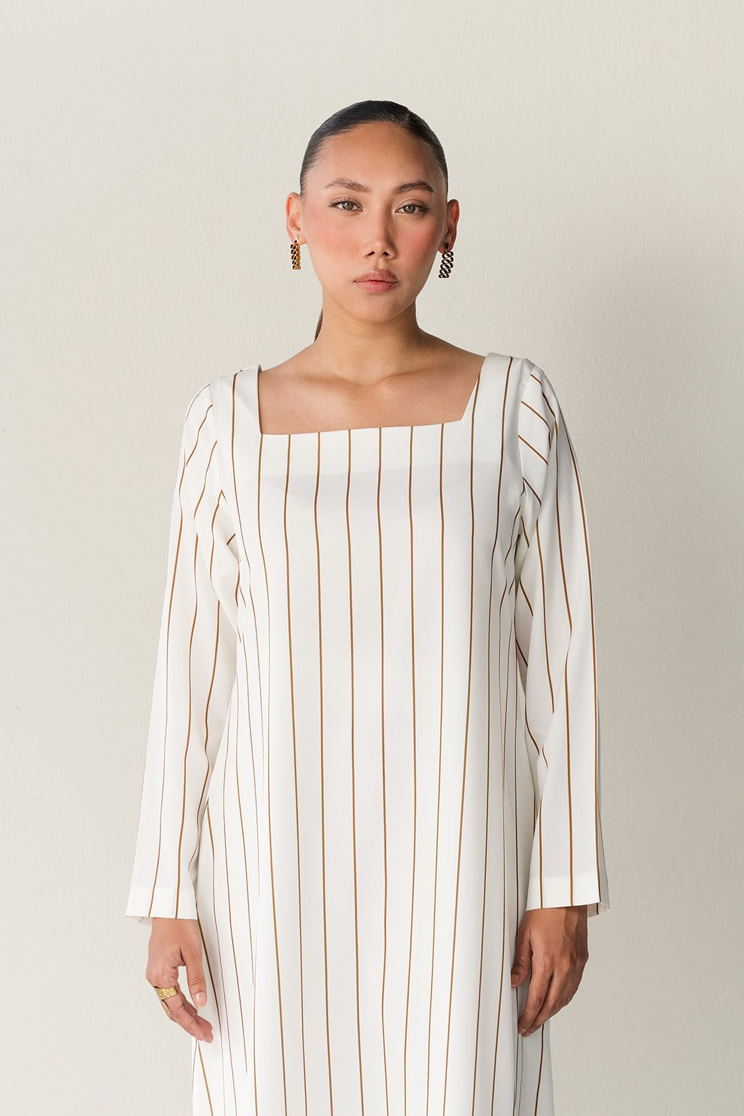 https://cdn.shopify.com/s/files/1/0611/8585/1568/files/W.FW25.149.T-2.jpg?v=1761204286