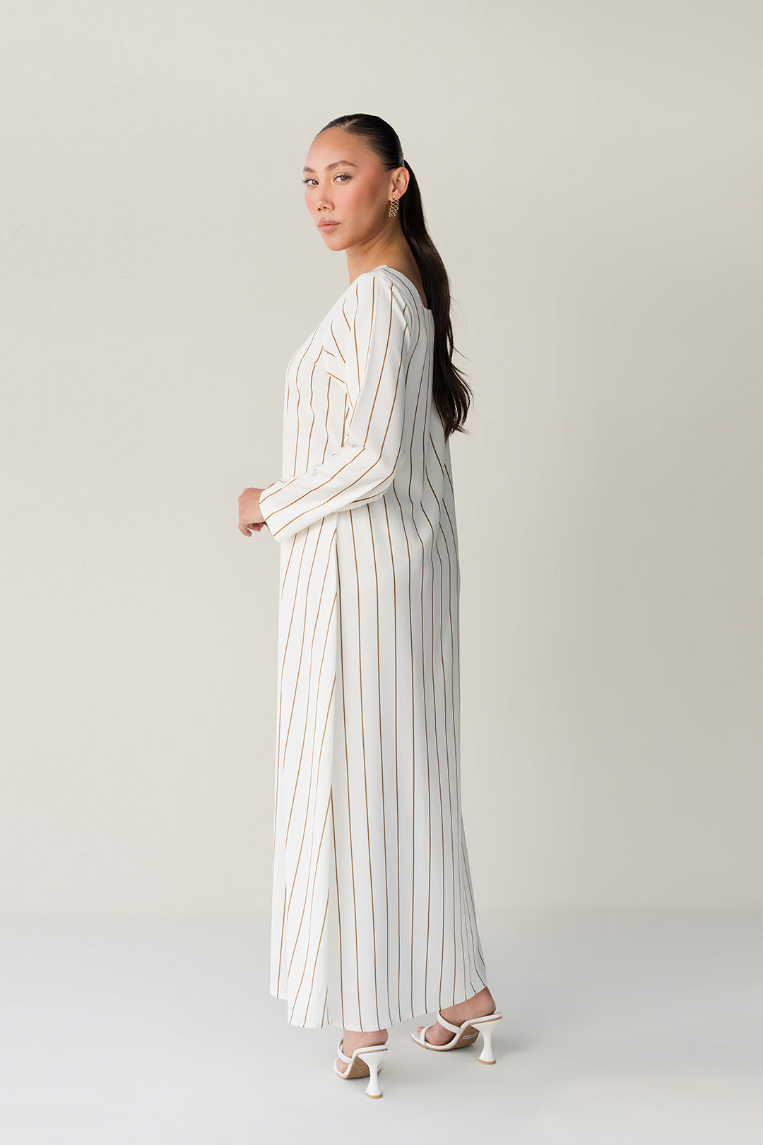 https://cdn.shopify.com/s/files/1/0611/8585/1568/files/W.FW25.149.T-4.jpg?v=1761204286