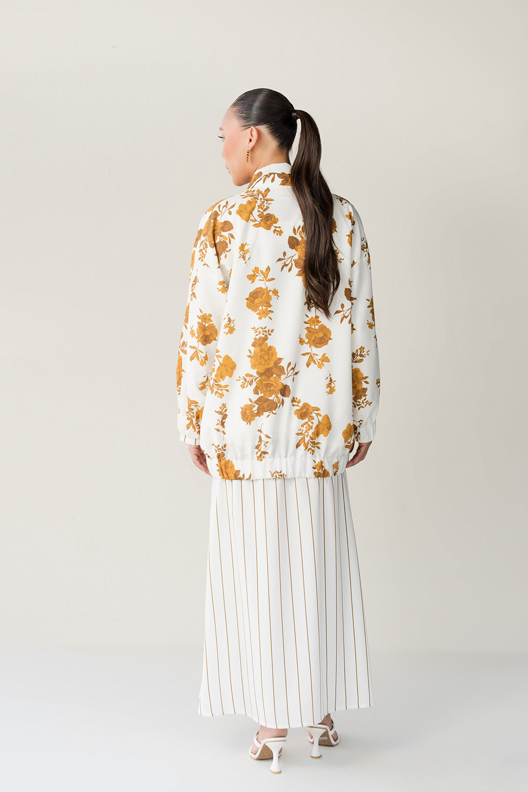https://cdn.shopify.com/s/files/1/0611/8585/1568/files/W.FW25.150.T-4.jpg?v=1761204297