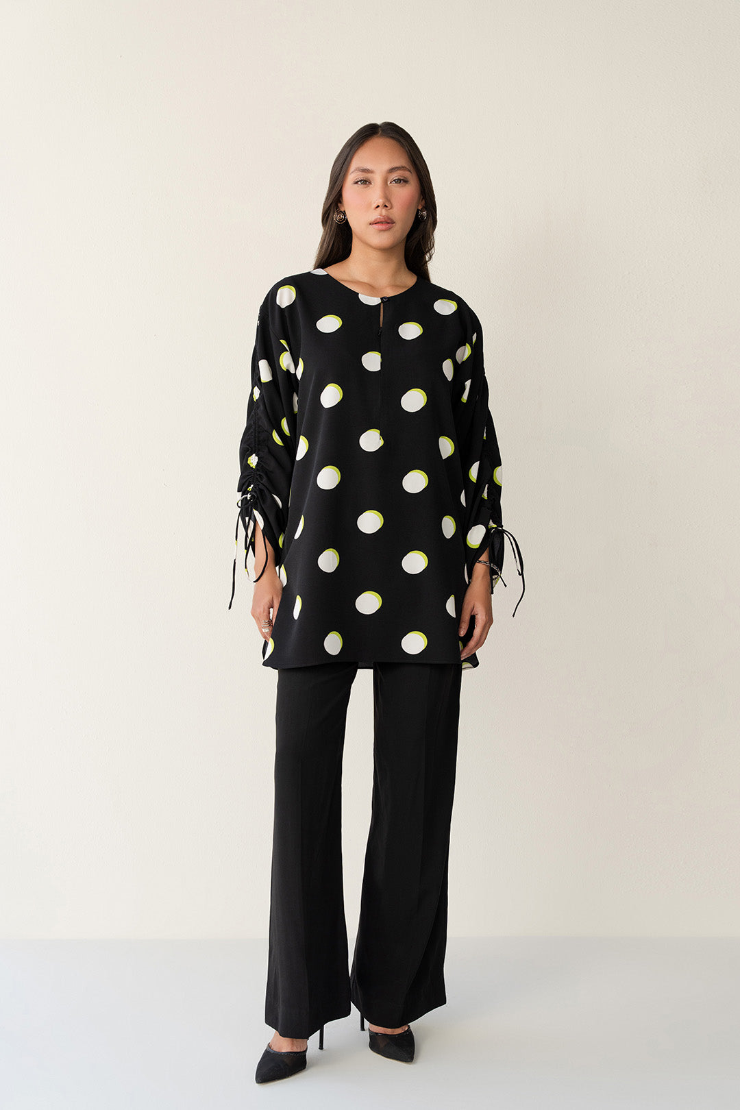 https://cdn.shopify.com/s/files/1/0611/8585/1568/files/W.FW25.153.T-1.jpg?v=1761204373