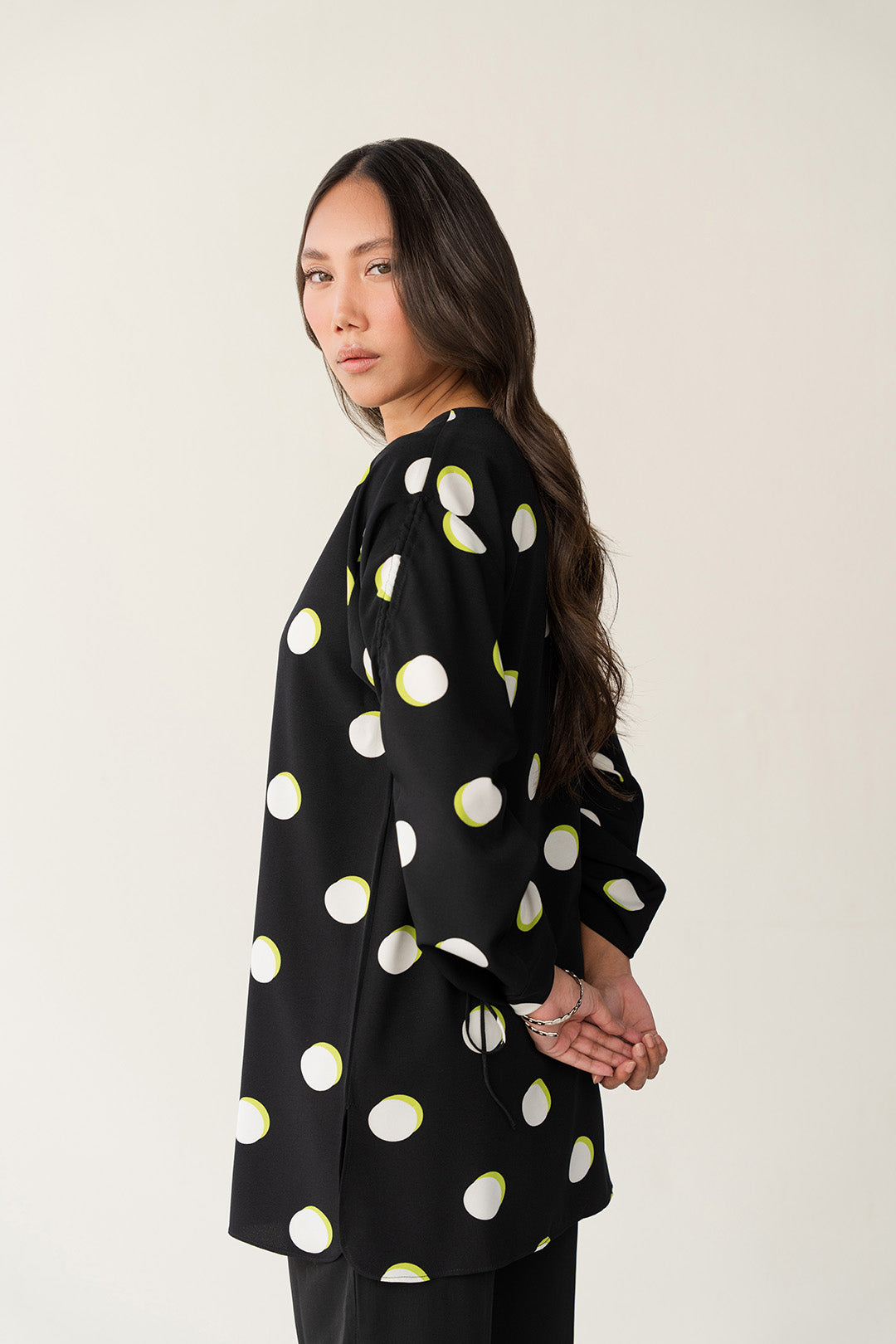 https://cdn.shopify.com/s/files/1/0611/8585/1568/files/W.FW25.153.T-4.jpg?v=1761204373