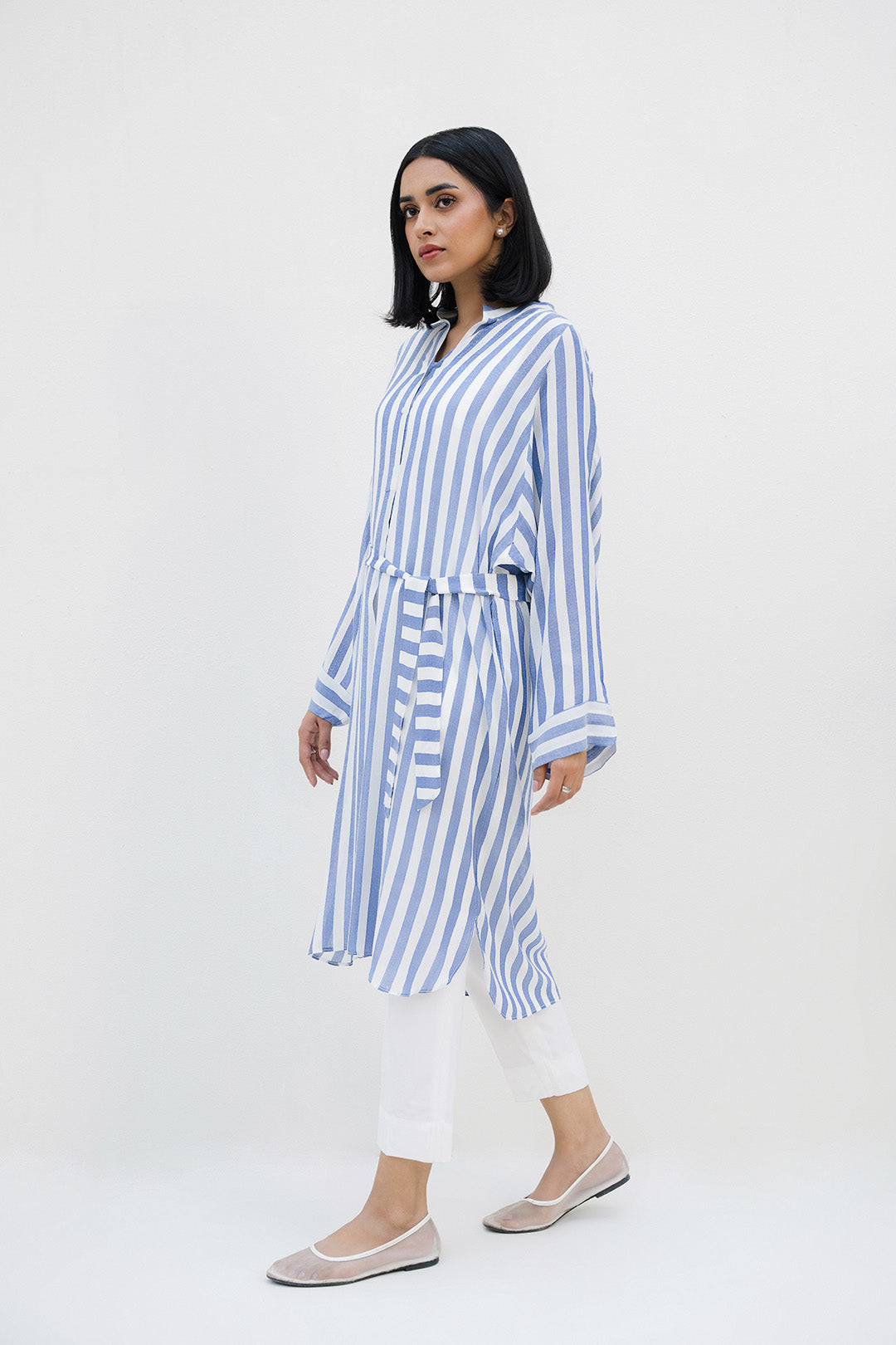 https://cdn.shopify.com/s/files/1/0611/8585/1568/files/W.FW25.168.T-3.jpg?v=1761630757