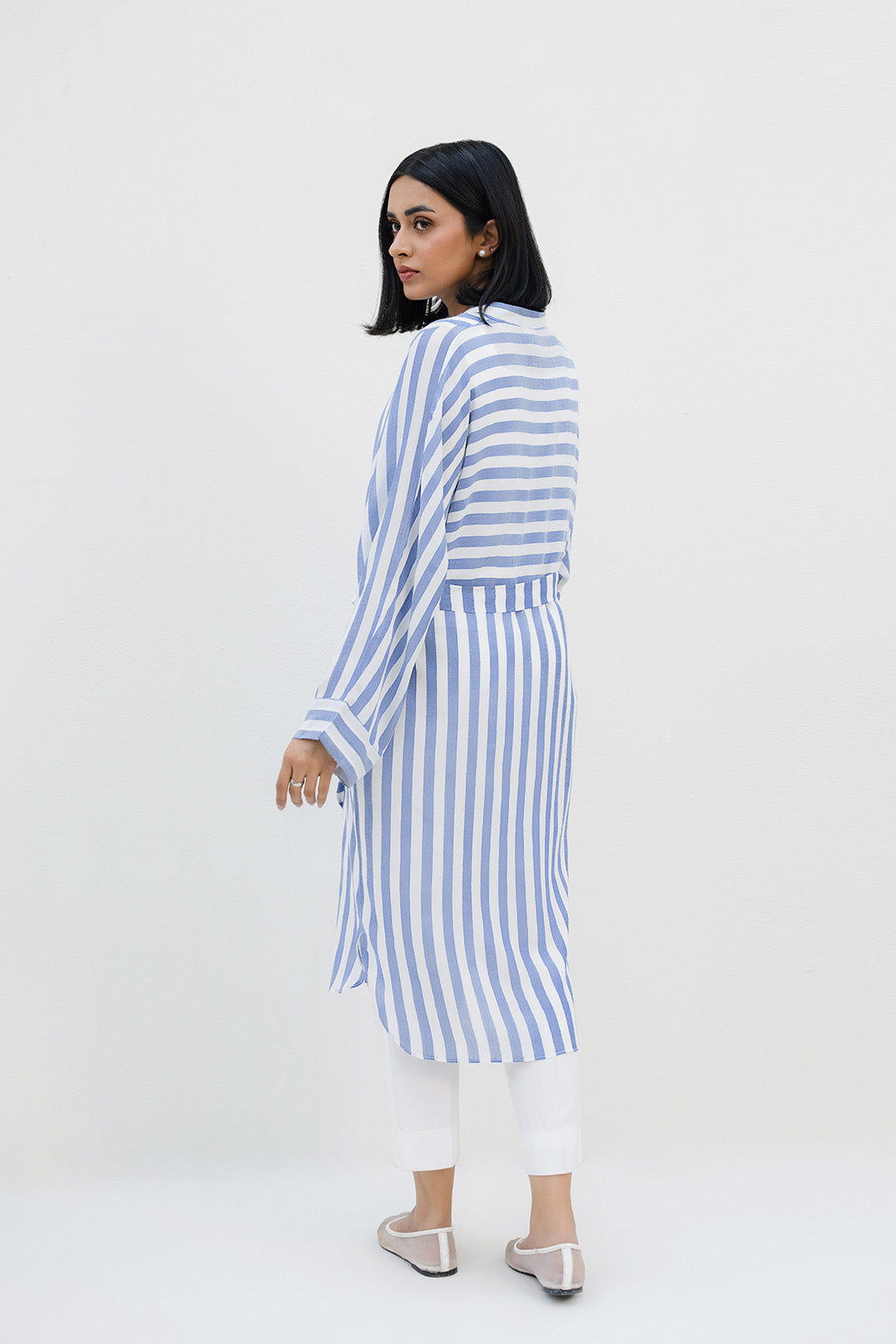 https://cdn.shopify.com/s/files/1/0611/8585/1568/files/W.FW25.168.T-4.jpg?v=1761630757