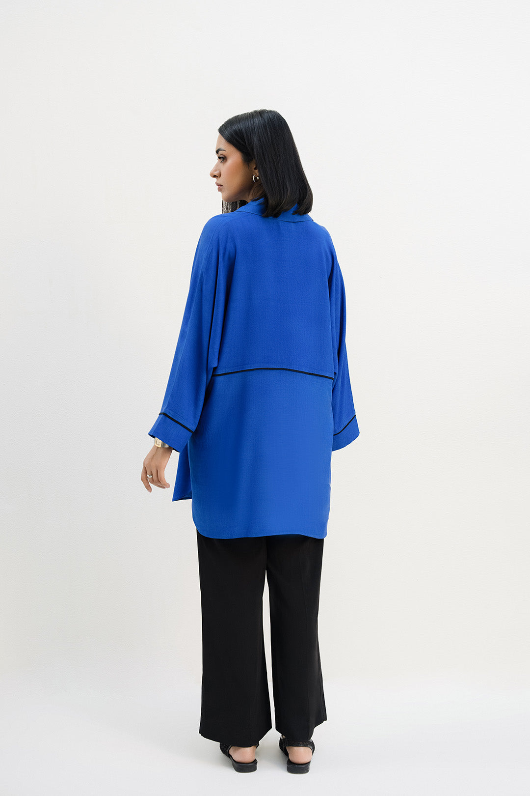 https://cdn.shopify.com/s/files/1/0611/8585/1568/files/W.FW25.169.T-4.jpg?v=1761630769